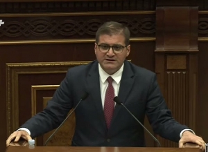 Политические силы ведут гонку за верность «царю и богу»: Арман Бабаджанян