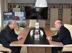 Армен Саркисян посетил московскую Школу управления «Сколково»