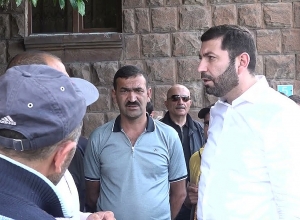 Рустам Бакоян встретился с езидами общины Джрашен