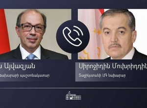 Ара Айвазян провел телефонный разговор с министром ИД Таджикистана Сироджиддином Мухриддином