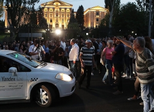 Акция протеста против подписания документа с Азербайджаном перед Правительством