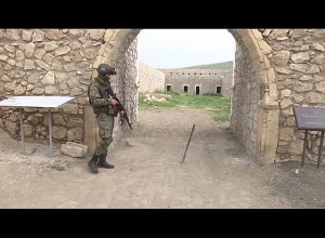 80 հայ ուխտավորներ ռուս խաղաղապահների ուղեկցությամբ այցելել են Ամարաս վանական համալիր․ ՌԴ ՊՆ