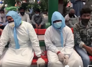 Число умерших от коронавируса в Индии превышает 300 тысяч