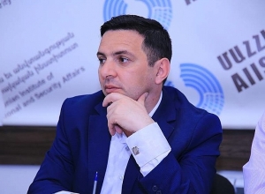 Возможно, Пашинян пытается прийти к соглашению с Азербайджану, которое не по душе министру ИД: политолог