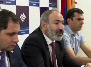 Լևոն Տեր-Պետրոսյանը Ղարաբաղի հարցի լուծումը պատկերացնում է Ղարաբաղը տալով․ Փաշինյան