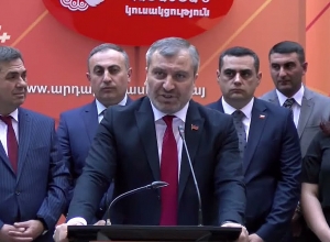 Левон Тер-Петросян мог бы вытолкнуть Кочаряна из политики, но он этого не сделал։ Норикян