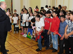 В Президентской резиденции гостили дети из ряда приграничных общин, Арцаха и Гюмри
