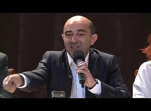 Не может убедить человека остаться хотя бы ещё на 3 недели, чтобы было кому звонить Лаврову: Эдмон Марукян