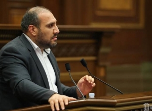 Депутат от фракции «Мой шаг» представил прошение об отставке