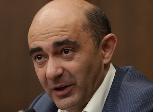 Նավասարդ արքեպիսկոպոս Կճոյանին կարգալույծ հռչակելու պահանջ․ Էդմոն Մարուքյան