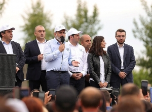 Եկեղեցին, ավանդական արժեքները վարկաբեկում են կոռումպացված հոգևորականները․ Փաշինյան