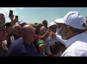 Նիկոլ Փաշինյանը կանգառ կատարեց Նորակերտի մուտքի մոտ