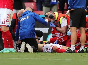 Արտակարգ դեպք խաղի ժամանակ․ դանիացի ֆուտբոլիստ Քրիստիան Էրիկսենը  կորցրեց գիտակցությունը
