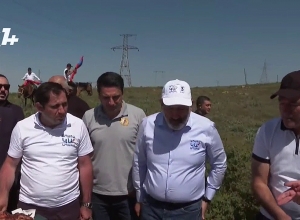 Նիկոլ Փաշինյանն ավտոերթով հասավ Սյունիք. չնախատեսված կանգառ «Զանգեր»-ի մոտ․ ՈՒՂԻՂ