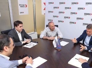 Роберт Кочарян и Карен Карапетян встретились