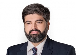 Я решил уйти из политики: Микаэл Золян