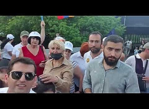 ՔՊ երթը հանրահավաքից առաջ