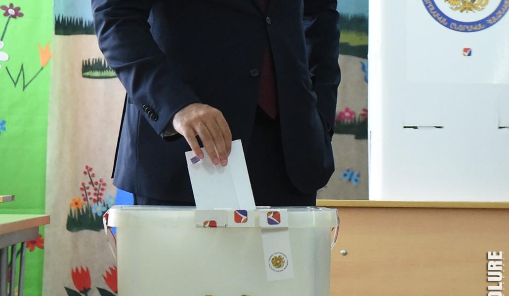 Նիկոլ Փաշինյան քվեարկեց (1)