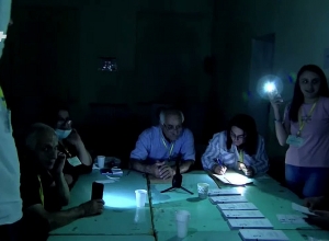 Լույսերն անջատվեցին Եղվարդի 27/08 ընտրատեղամասում