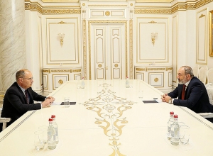 Никол Пашинян встретился с Микаелом Айрапетяном