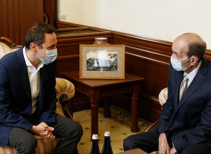 Մարությանը Հովհաննես Սարուխանյանին հանձնել է Երևանի պատվավոր քաղաքացու հավաստագիրը