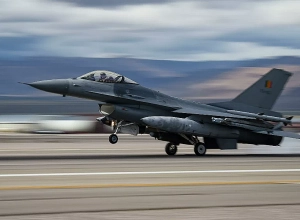 Бельгийский истребитель F-16 врезался в здание на авиабазе ВВС Нидерландов Леуварден