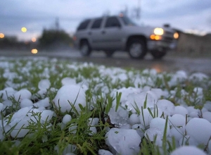 В отдельных районах ожидаются дожди и грозы, возможен град