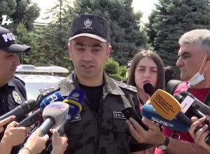 На патрульных машинах не написано на армянском, чтобы гости из-за рубежа могли узнать полицию: Фиданян