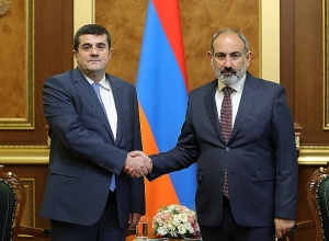 Հարցերի հարցը Արցախի կարգավիճակի ճշգրտման խնդիրն է. Փաշինյանը հանդիպել է Արայիկ Հարությունյանի հետ