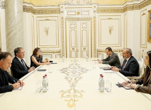 Փաշինյանը հանդիպել է Ֆրանսիայի հայկական կազմակերպությունները համակարգող խորհրդի համանախագահ Արա Թորանյանին