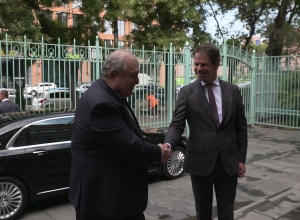 Արմեն Սարգսյանը Ֆրանսիայի Ազգային տոնի առթիվ այցելել է Ֆրանսիայի դեսպանություն