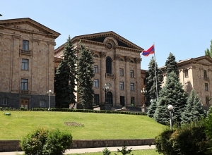 НС сегодня созовёт внеочередное заседание