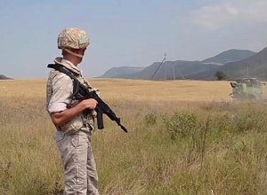 Российские миротворцы обеспечивают безопасность уборки урожая пшеницы в Арцахе