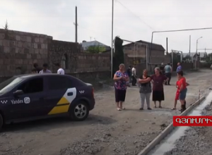 «Վերջին հնարավորությունն է կոյուղի ունենալու համար». գյումրեցիները կրկին ճանապարհ են փակել