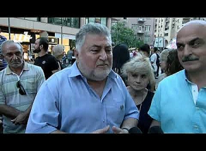 Идём в полицейский участок: Задержаны те, кто не имел отношения к раздаче хлеба