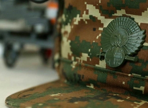 Он сам выстрелил себе в грудь: подробности смерти военнослужащего: СК