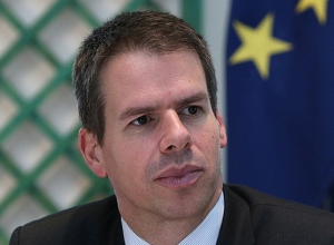 Эти действия означают грубое нарушение прекращения огня, и это вызывает беспокойство: Лакотт