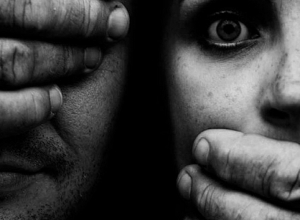 Կալանավորվել է կանանց հավաքագրելու և ԱՄԷ-ում սեռական շահագործման ենթարկելու գործընթացը համակարգող խմբիանդամնե ից մեկը. ՔԿ