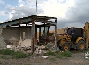 Երևանի քաղաքապետարանը տարբեր վարչական շրջաններում շարունակում է ինքնակամ կառույցների ապամոնտաժումը