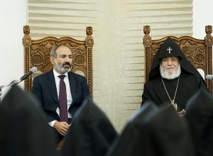 Католикос поздравил Никола Пашиняна