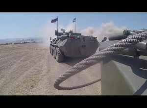 Занятия по боевой подготовке с российскими миротворцами в Нагорном Карабахе