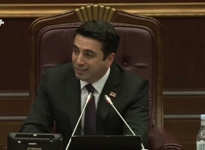 Будьте корректны, в случае обращения к премьер-министру по имени я наложу дисциплинарное взыскание: Симонян - Манукяну