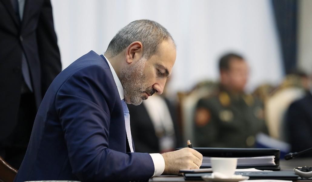 Փաշինյան ստորագրեց