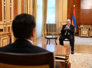 Армен Саркисян и Арман Татоян обсудили ситуацию на армяно-азербайджанской границе