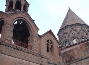 Ս. Էջմիածնի մայր տաճարի որմնանկարները վերատեղադրվում են