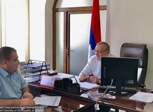 Артур Товмасян посетил Оперативный штаб Правительства Арцаха в РА