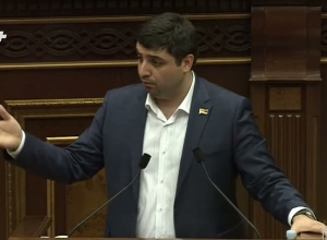 Господин Оганян, у Вас должны возникнуть комплексы из-за того, что произошло во время Вашего пребывания на посту министра обороны: Акопян