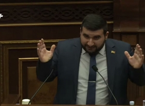 Господин Мамиджанян, Вы участвовали в демонстрациях 1 марта, а сейчас сидите рядом с Ванецяном: Алексанян