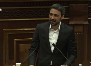 К Микаэлу Арутюняну пришёл посланник с просьбой дать ложные показания о Кочаряне: Вардеванян