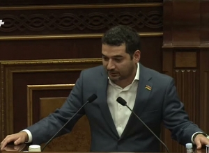 Вы не должны были настаивать на своём решении и возвращаться в политику: лучше б занимались боксом